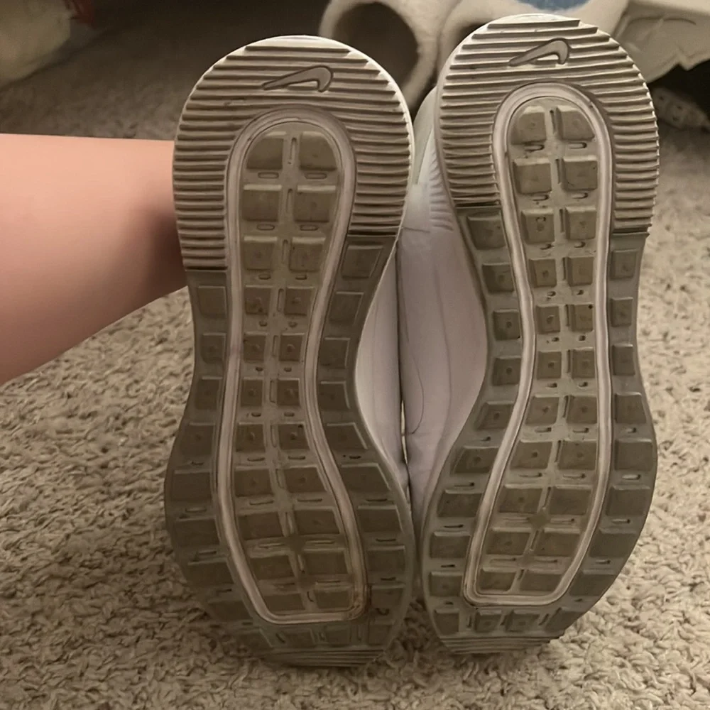NIKE REPOSTO WHITE RUNNING SHOES